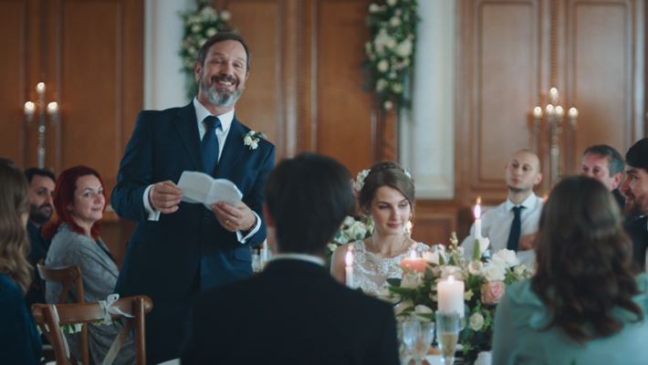 Bank Cler TV Spot, Film Hochzeit, Rede des Brautvaters zur Hochzeitsgesellschaft über Geld, Kosten der Hochzeit und Heirat