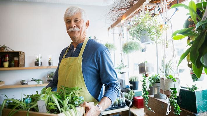 L’immagine di un uomo in età da pensione rimanda all’interrogativo: fino a che età si può ottenere un’ipoteca?